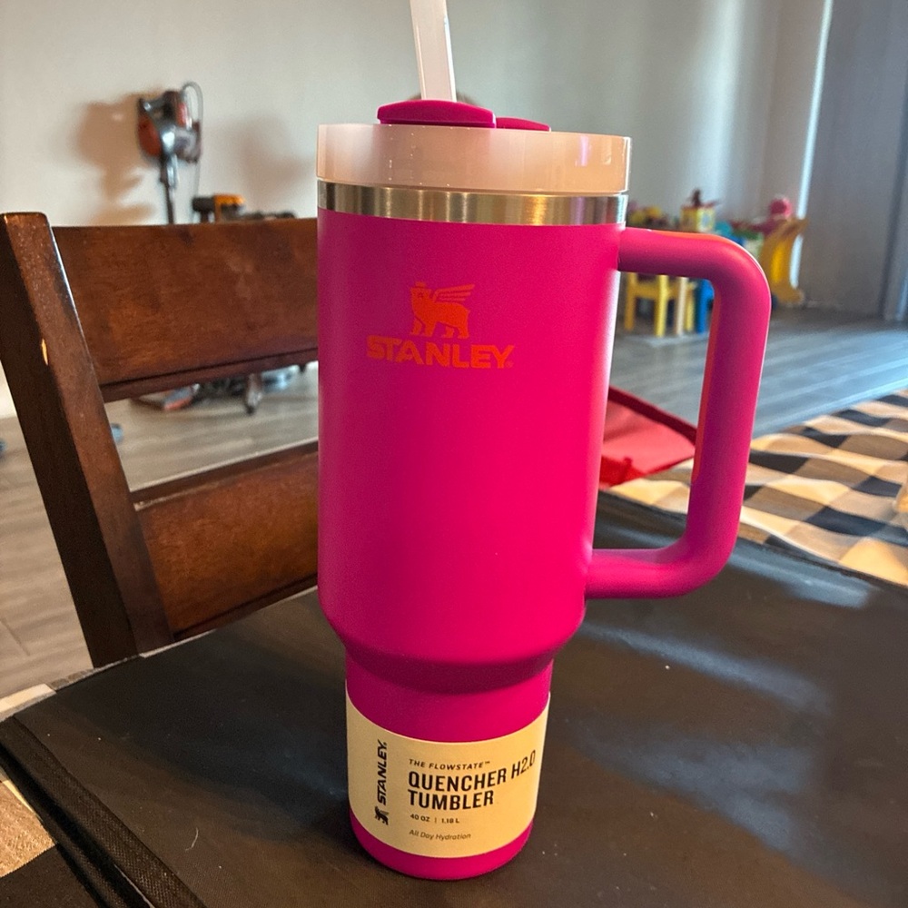 Stanley Pink Quencher H2.0 Tumbler 40oz